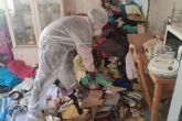 Sanidad limpia dos viviendas insalubres en La Manga y la Barriada Santiago