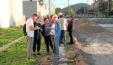 Cultivando San Antn clausura el Taller del Huerto Urbano parcelando con plantas aromticas