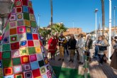 Las mujeres de Los Urrutias dan la bienvenida a la Navidad con un gran rbol de croch