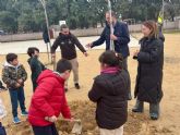 El CEIP Juan XXIII estrena nuevo arbolado gracias al Plan Foresta