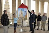 La Asociacin de Pintores de Murcia regala al Ayuntamiento un cuadro de la Catedral elaborado de forma conjunta por ocho artistas