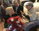 La consejera de Educación homenajea a la maestra más longeva afiliada a ANPE, de 103 años