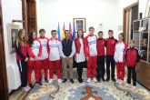 Recepcin oficial de la alcaldesa de guilas y el edil de Deportes a dos equipos de natacin locales que en breve compiten a nivel nacional