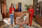 La pintora Beatriz García dona la obra Arte y sentimiento al Ayuntamiento de Águilas