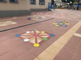Los colegios de Cartagena estrenan patios interactivos con juegos tradicionales