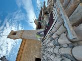 El Ayuntamiento de Caravaca amplía el proyecto de restauración de la fachada de la Basílica de la Vera Cruz para aplicar un nuevo método de limpieza que devolverá a la piedra su color original