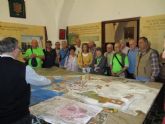 El grupo de senderismo de mayores de Servicios Sociales visita las Fuentes del Marqus y dos museos de Cartagena