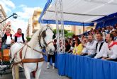 El consejero de Turismo, Cultura y Medio Ambiente asiste a la cabalgata de carrozas de Yecla