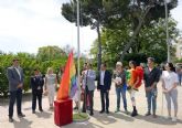 La bandera arco�ris lucir� de forma permanente en la Plaza de la Cruz Roja