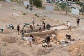 Los alumnos del campus arqueologico del Monte Sacro trabajan en la excavacion de una posible domus romana