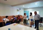 La directora general de Programas de Inclusin asiste a la charla de orientacin laboral organizada por el colectivo 'El Candil'