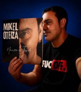 Mikel Oteiza presenta Nunca es tarde, un �lbum en vinilo que une optimismo, emoci�n, m�sica y magia