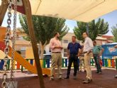 El Ayuntamiento trabaja para llevar la sombra a todas las reas de juego infantil de barrios y pedanas