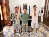El alcalde de �guilas Crist�bal Casado recibe a los subcampeones de Espa&ntilde;a de f�tbol playa �lvaro Fajardo y German Garc�a
