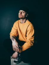 Lode estrena su nuevo tema 'tres tragos', donde le canta al desamor