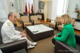 La alcaldesa y el nuevo Jefe de la Fuerza de Acci�n Mar�tima se comprometen a mantener la colaboraci�n entre la ciudad y la Armada