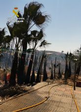 La Guardia Civil rescata a tres personas y varios perros del incendio de una finca en Gea y Truyols