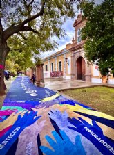 Mutualistas del Movimiento #J2, excluidos del Congreso en Sevilla, despliegan el Tifo Viajero y exigen la Pasarela 1x1