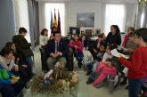 Alumnos de 4° de Primaria del colegio 'El Recuerdo ' entrevistan al alcalde para completar su proyecto sobre el municipio