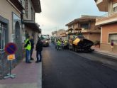 El Ayuntamiento renueva el asfalto en la calle Las Casas de Sangonera la Verde mejorando la seguridad de los usuarios