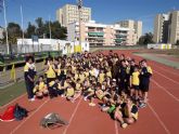 Alumnos del colegio Hispania viven una jornada de atletismo en la Pista Municipal con el Programa ADE y el C.A. El Cano