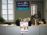 Contina la campaña de donacin solidaria de alimentos en la Biblioteca Municipal 'Mateo Garca' a cambio de libros