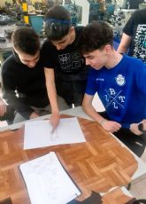 Educacin promueve un proyecto que permite a casi un centenar de alumnos fabricar una prensa hidrulica