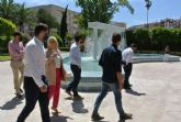 Ainhoa Snchez visita la remodelada fuente ornamental del jardn del Salitre
