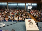 La escritora Mara Dueñas clausura los clubes de lectura de los centros sociales de mayores en los que han participado ms de 200 personas