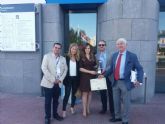 Rebeca Prez recoge el premio Escoba de Platino por la creacin de la Oficina Municipal del Grafiti
