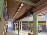 Instalan ventiladores en la Plaza de Abastos para combatir las altas temperaturas