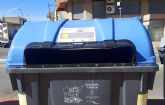 Vinilos informativos en los contenedores de Las Torres de Cotillas para facilitar el reciclaje