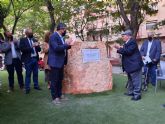 El Ayuntamiento instala un monolito en la Plaza de las Flores en honor al querido vecino 'Diego de las Flores'