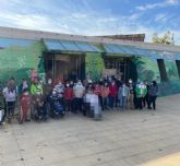 Usuarios del centro de día de personas con discapacidad realizan una excursión al museo de la ciencia y el agua