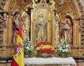 La Virgen del Pilar se venera en su capilla propia en la Catedral de Sevilla, que perteneció al linaje de los Pinelo a partir del siglo XVI