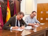El alcalde de Lorca, Fulgencio Gil, protagoniza la firma del convenio de colaboraci�n con AEMA III para reforzar y ampliar los servicios a usuarios y familias en una nueva sede