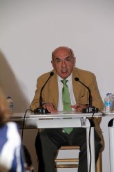 El Ateneo de Sevilla se fisura y el secretario general, Ángel Molini Estrada, se presenta a las elecciones