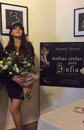 La artista plástica y escritora, Aurora Torres, presenta su último libro de poesías. 
