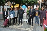 Diez pintores plasman su visin de Murcia en huevos gigantes repartidos por plazas emblemticas de la ciudad
