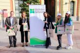 La campaña 'Depende De TODOS' repartir 4.500 ceniceros porttiles para desechar correctamente las colillas