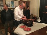 El cortador chino de jamn, Yafei Wang, visita Jumilla para acercar productos murcianos a la gastronoma de su pas