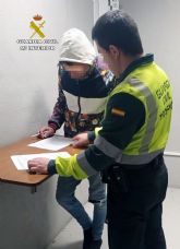 La Guardia Civil investiga a un joven conductor por eludir un control policial al conducir sin carné