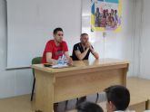 Bebe y Migueln dan una charla a los escolares del Colegio Santa Mara de la Paz-Jesutinas