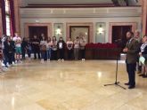 Rafael Gmez recibe a 23 alumnos ingleses en el Ayuntamiento de Murcia