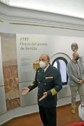 La delegaci�n de la Real Liga Naval Espanola, visitaron el museo mar�timo de la Torre del Oro de Sevilla