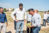 Antelo visita Lorca en el día de San Isidro para trasladar su apoyo a los agricultores afectados por la tormenta