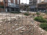 El PP denuncia que el alcalde del PSOE tiene el solar municipal de la UA-23 convertido en una escombrera, repleto de basura, maleza e insectos