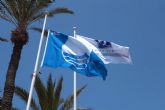 En las playas del litoral cartagenero ya ondean las banderas azules y Q de Calidad
