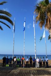 Mazarrón iza las banderas que ponen de manifiesto la calidad turística de sus playas