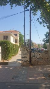 Los requerimientos del Ayuntamiento de Lorca consiguen la retirada de cinco postes de telefonía en el barrio de San José y Las Alamedas